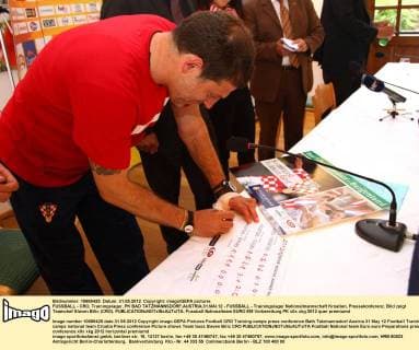 FUSSBALL - CRO, Trainingslager, PK BAD TATZMANNSDORF,AUSTRIA,31.MAI.12 - FUSSBALL - Trainingslager Nationalmannschaft Kroatien, Pressekonferenz. Bild zeigt Teamchef Slaven Bilic (CRO). 