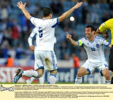 FUSSBALL - ARM vs GRE, Testspiel KUFSTEIN,AUSTRIA,31.MAI.12 - FUSSBALL - Länderspiel, Armenien vs Griechenland, Freundschaftsspiel, Vorbereitung auf die Europameisterschaft, EURO 2012. Bild zeigt den Jubel von Kyriakos Papadopoulus und Georgios Karagounis (GRE). 