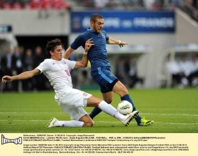 Karim BENZEMA (fra) - Ljubomir FEJSA (ser) - Stade Auguste DELAUNE - FOOTBALL : FRA vs SRB - 31 05 2012 AnthonyBIBARD FEP Panoramic 
