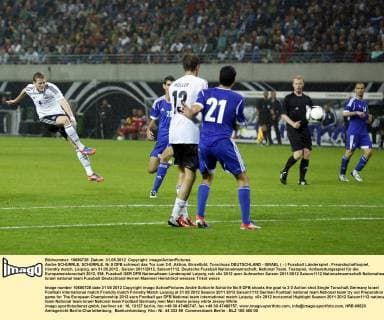 Andre SCHÜRRLE, SCHÜRRLE, Nr.9 DFB schiesst das Tor zum 2-0 ,Aktion, Einzelbild, Torschuss DEUTSCHLAND - ISRAEL ( - ) Fussball Länderspiel , Freundschaftsspiel, friendly match, Leipzig, am 31.05.2012 , Saison 2011 2012, Saison1112, Deutsche Fussball Nationalmannschaft, National Team, Testspiel, Vorbereitungsspiel für die Europameisterschaft 2012, EM