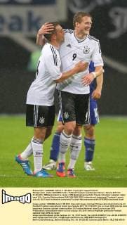 Philipp Lahm, Andre SCHÜRRLE 2:0 Fußball Fussball Länderspiel Herren Saison 2011 12 31.05.2012 BRDeutschland vs. Israel DFB Nationalmannschaft Freude Emotion jubelnd Jubel nach 2:0