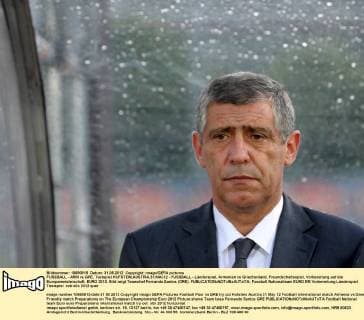 FUSSBALL - ARM vs GRE, Testspiel KUFSTEIN,AUSTRIA,31.MAI.12 - FUSSBALL - Länderspiel, Armenien vs Griechenland, Freundschaftsspiel, Vorbereitung auf die Europameisterschaft, EURO 2012. Bild zeigt Teamchef Fernando Santos (GRE). 