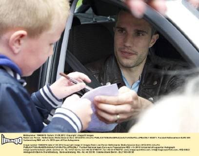 Robin van Persie - Netherlands Media Session Euro 2012 2013 xVIxxIVx 953571