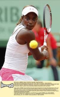 French Open 2012, Roland Garros,Paris,ITF Grand Slam Tennis Tournament . Sloane Stephens (USA),Aktion,Einzelbild,Halbkörper,Hochformat,