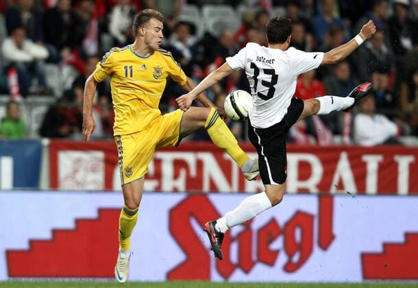 FUSSBALL - AUT vs UKR, Testspiel INNSBRUCK,AUSTRIA,01.JUN.12 - FUSSBALL - ÖFB Trainingslager, Länderspiel, Österreich vs Ukraine, Freundschaftsspiel. Bild zeigt Andrij Iarmolenko (UKR) und Markus Suttner (AUT). 