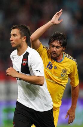 FUSSBALL - AUT vs UKR, Testspiel INNSBRUCK,AUSTRIA,01.JUN.12 - FUSSBALL - ÖFB Trainingslager, Länderspiel, Österreich vs Ukraine, Freundschaftsspiel. Bild zeigt Artem Milevskyi (UKR) und Markus Suttner (AUT). 