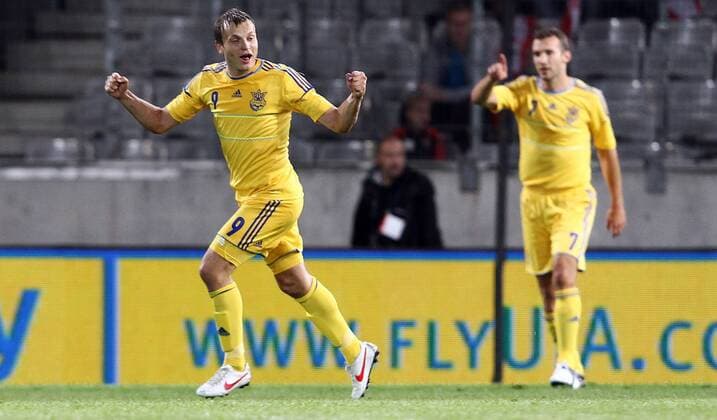 FUSSBALL - AUT vs UKR, Testspiel INNSBRUCK,AUSTRIA,01.JUN.12 - FUSSBALL - ÖFB Trainingslager, Länderspiel, Österreich vs Ukraine, Freundschaftsspiel, Vorbereitung auf die Europameisterschaft, EURO 2012. Bild zeigt den Jubel von Oleg Gusev und Andriy Shevchenko (UKR). 