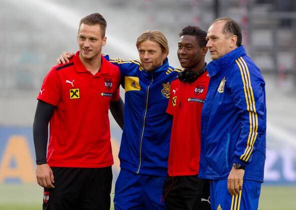 FUSSBALL - AUT vs UKR, Testspiel INNSBRUCK,AUSTRIA,01.JUN.12 - FUSSBALL - ÖFB Trainingslager, Länderspiel, Österreich vs Ukraine, Freundschaftsspiel, Vorbereitung auf die Europameisterschaft, EURO 2012. Bild zeigt Marko Arnautovic (AUT), Anatoliy Tymoshchuk (UKR), David Alaba (AUT) und einen Betreuer.