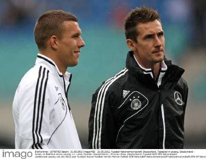 31.05.2012, Fussball Nationalmannschaft Deutschland, Testspiel in Leipzig, Deutschland - Israel, im Red-Bull-Arena Leipzig. v.l. Lukas Podolski (Deutschland) , Miroslav Klose (Deutschland)