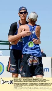 BEACH VOLLEYBALL - CEV EM 2012 DEN HAAG,NIEDERLANDE,02.JUN.12 - DIVERS, BEACHVOLLEYBALL - CEV Europameisterschaft 2012, Herren. Bild zeigt Jonas Reckermann (GER) und Julius Brink (GER). 