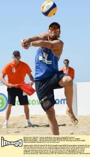 BEACH VOLLEYBALL - CEV EM 2012 DEN HAAG,NIEDERLANDE,02.JUN.12 - DIVERS, BEACHVOLLEYBALL - CEV Europameisterschaft 2012, Herren. Bild zeigt Julius Brink (GER). 