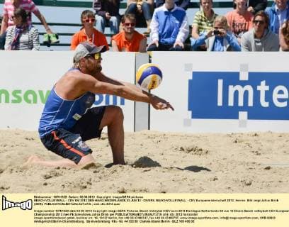 BEACH VOLLEYBALL - CEV EM 2012 DEN HAAG,NIEDERLANDE,02.JUN.12 - DIVERS, BEACHVOLLEYBALL - CEV Europameisterschaft 2012, Herren. Bild zeigt Julius Brink (GER). 
