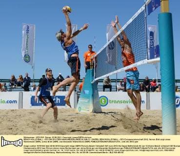 BEACH VOLLEYBALL - CEV EM 2012 DEN HAAG,NIEDERLANDE,02.JUN.12 - DIVERS, BEACHVOLLEYBALL - CEV Europameisterschaft 2012, Herren. Bild zeigt Jonas Reckermann (GER), Julius Brink (GER). und Alexander Walkenhorst (GER). 