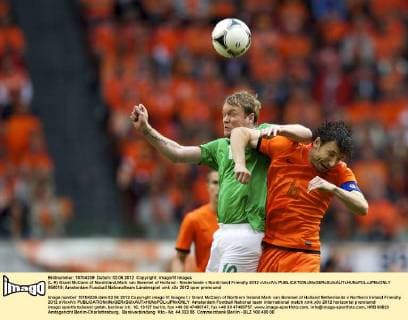 (L-R) Grant McCann of Nordirland,Mark van Bommel of Holland - Niederlande v Nordirland Friendly 2012 xVIxxIVx 956019