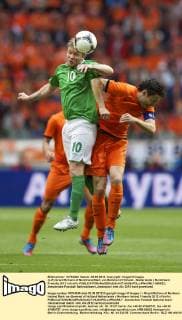 (L-R) Grant McCann of Nordirland,Mark van Bommel of Holland - Niederlande v Nordirland Friendly 2012 xVIxxIVx 956022