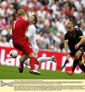 Gary Cahill (C) of England collides with goalkeeper Joe Hart (L) of England after he was pushed by Dries Mertens of Belgium during an international friendly soccer match between England and Belgium at Wembley Stadium in London June 2,2012. England won 1-0. (Xinhua Wang Lili) BRITAIN-LONDON-SOCCER-ENGLAND VS BELGIUM 