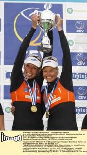 (L-R) Sanne Keizer,Marleen van Iersel,Netherlands gold medal EK Beachvolleybal Den Haag EK Beachvolleybal 2012 xVIxPimxWaslanderxIVx 957063