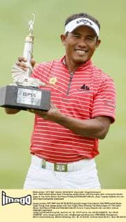 Golf - ISPA Handa Wales Open Thongchai Jaidee poses with the trophy after winning the Welsh Open at The Celtic Manor Golf Resort 