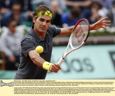 French Open 2012, Roland Garros,Paris,ITF Grand Slam Tennis Tournament,Roger Federer (SUI),Aktion,Einzelbild,Halbkörper,Querformat,