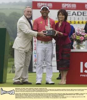 03.06.2012 Newport Wales. Thongchai Jaidee (THA) is presented the winner s trophy by Sir Terry Matthews and Midori Miyazaki (ISPS Handa) at the ISPS Handa Wales Open from Celtic Manor. xDavidxLloydx  ActionPlus20244516