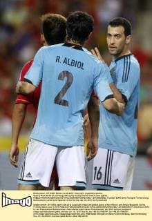 Spain s Raul Albiol (l) and Sergio Busquets during friendly match.June 3,2012.  (20120603582)