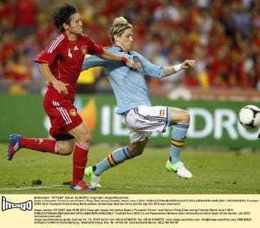 Spain s Fernando Torres (r) and China s Peng Zhao during friendly match.June 3,2012.  (20120603623)