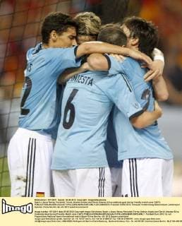 Spain s Jesus Navas, Fernando Torres, Andres Iniesta and David Jimenez Silva celebrate goal during friendly match.June 3,2012.  (20120603637)