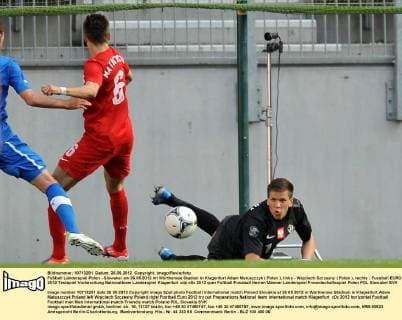 Fußball Länderspiel Polen - Slowakei am 26.05.2012 im Wörthersee Stadion in Klagenfurt Adam Matuszczyk ( Polen ), links - Wojciech Szczesny ( Polen ), rechts