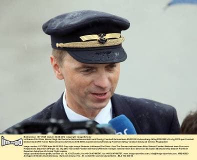 Lufthansa Pilot Peter Hänzel fliegt die Deutsche Nationalmannschaft nach Danzig