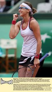 TENNIS - WTA, French Open 2012 PARIS,FRANKREICH,04.JUN.12 - TENNIS - WTA Tennis Damen Tour, Grand Slam, Roland Garros, French Open. Bild zeigt den Jubel von Yaroslava Shvedova (KAZ). 
