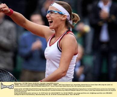 TENNIS - WTA, French Open 2012 PARIS,FRANKREICH,04.JUN.12 - TENNIS - WTA Tennis Damen Tour, Grand Slam, Roland Garros, French Open. Bild zeigt den Jubel von Yaroslava Shvedova (KAZ). 