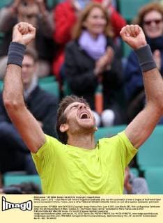PARIS, June 4, 2012 -- Juan Martin Del Potro of Argentina celebrates after the 4th round match of men s singles at the French Open tennis tournament in Paris, France, June 4, 2012. 