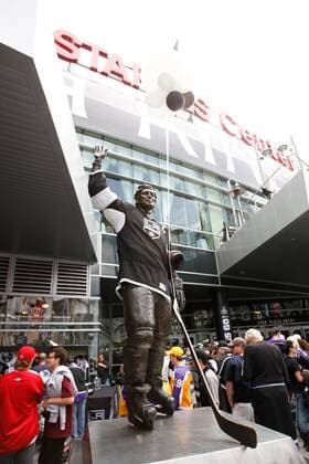 04 June 2012: Fans mill about beneath Wayne Gretzky s statue before Game 3 of the Stanley Cup Final between the New Jersey Devils and the Los Angeles Kings at Staples Center in Los Angeles, California. NHL Eishockey Herren USA JUN 04 Stanley Cup Final - Devils at Kings - Game 3 Icon740120604096 EDITORIAL USE ONLY