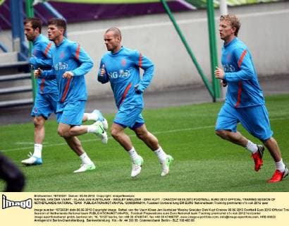 RAFAEL VAN DER VAART - KLAAS JAN HUNTELAAR - WESLEY SNEIJDER - DIRK KUYT CRACOW 05.06.2012 FOOTBALL EURO 2012 OFFICIAL TRAINING SESSION OF NETHERLANDS NATIONAL TEAM  120605MIN014