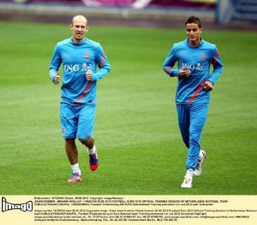 ARJEN ROBBEN - IBRAHIM AFELLAY CRACOW 05.06.2012 FOOTBALL EURO 2012 OFFICIAL TRAINING SESSION OF NETHERLANDS NATIONAL TEAM  120605MIN004