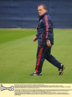 Coach Dick Advocaat - Russian players train before their first game at EURO 2012 on June 4, 2012 in Warsaw, Poland  EN_01031407_0015