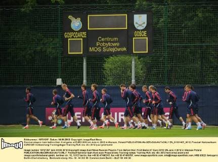 Russian players train before their first game at EURO 2012 on June 4, 2012 in Warsaw, Poland  EN_01031407_0012