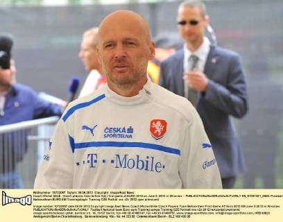 Coach Michal Bilek - Czech players train before their first game at EURO 2012 on June 5, 2012 in Wroclaw -  EN_01031351_0026