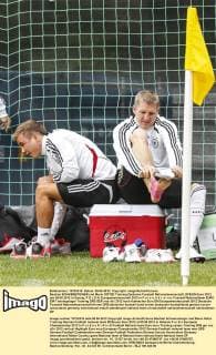 Bastian SCHWEINSTEIGER und Mario GÖTZE Training Deutsche Fussball Nationalmannschaft, DFB EM Euro 2012 am 05.06.2012 in Danzig, P O L E N, Europameisterschaft 2012 in P o l e n, U k r a i n e