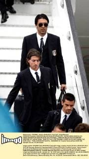 KRAKOW Flughafen KRAKOW BALICE 05.06.2012 EURO 2012 NZ RICCARDO MONTOLIVO GIANLUIGI BUFFON CRACOW 05.06.2012 FOOTBALL CRACOW BALICE POLISH AIRPORT ARRIVING OF THE NATIONAL TEAM OF ITALY FOR TRAINING CAMPS IN POLAND DURING THE EURO 2012 -  120605MIN114