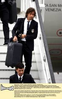 KRAKOW Flughafen KRAKOW BALICE 05.06.2012 EURO 2012 NZ ANDREA PIRLO CRACOW 05.06.2012 FOOTBALL CRACOW BALICE POLISH AIRPORT ARRIVING OF THE NATIONAL TEAM OF ITALY FOR TRAINING CAMPS IN POLAND DURING THE EURO 2012 -  120605MIN118