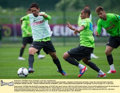 05.06.2012. OPALENICA, CENTRUM POBYTOWE. (UEFA EURO 2012 POLAND UKRAINE) (TRAINING OF PORTUGAL NATIONAL TEAM). NZ JOAO MOUTINHO, RICARDO QUARESMA, MIGUEL VELOSO -  20120605PF_JK081