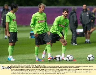 06.06.2012. OPALENICA, CENTRUM POBYTOWE. (EURO 2012) (TRAINING OF PORTUGAL NATIONAL TEAM). NZ MIGUEL CUSTODIO, FABIO COENTRAO, NELSON OLIVEIRA -  20120606PAP_JK039