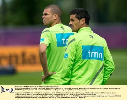 06.06.2012. OPALENICA, CENTRUM POBYTOWE. (EURO 2012) (TRAINING OF PORTUGAL NATIONAL TEAM). NZ PEPE, RICARDO COSTA -  20120606PAP_JK047
