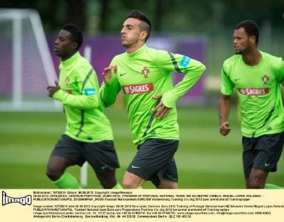06.06.2012. OPALENICA, CENTRUM POBYTOWE. (EURO 2012) (TRAINING OF PORTUGAL NATIONAL TEAM). NZ SILVESTRE VARELA, MIGUEL LOPES, ROLANDO -  20120606PAP_JK029