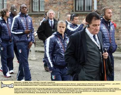 Auschwitz 06.06.2012 Die Italienische Nationalmannschaft im Konzentrationslager Auschwitz Birkenau - Angelo Ogbonna, Sebastian Giovinco, Daniele de Rossi - galu_060612 