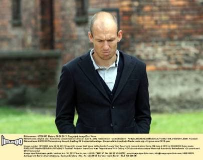 Netherlands players visit Auschwitz concentration camp on June 6, 2012 in Oswiecim - Arjen Robben -  EN_01031707_0008