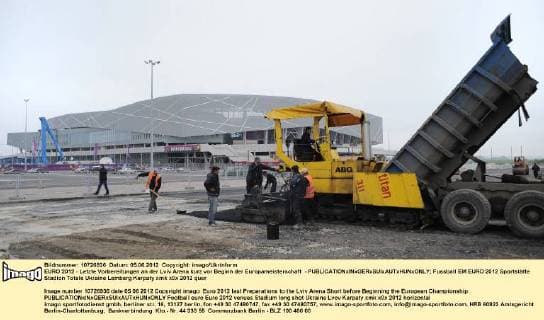 EURO 2012 - Letzte Vorbereitungen an der Lviv Arena kurz vor Beginn der Europameisterschaft - 