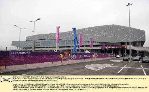 EURO 2012 - Letzte Vorbereitungen an der Lviv Arena kurz vor Beginn der Europameisterschaft - 