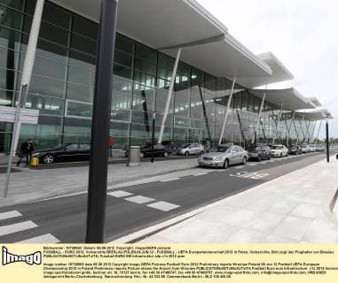 FUSSBALL - EURO 2012, Vorberichte BRESLAU,POLEN,06.JUN.12 - FUSSBALL - UEFA Europameisterschaft 2012 in Polen, Vorberichte. Bild zeigt den Flughafen von Breslau. 
